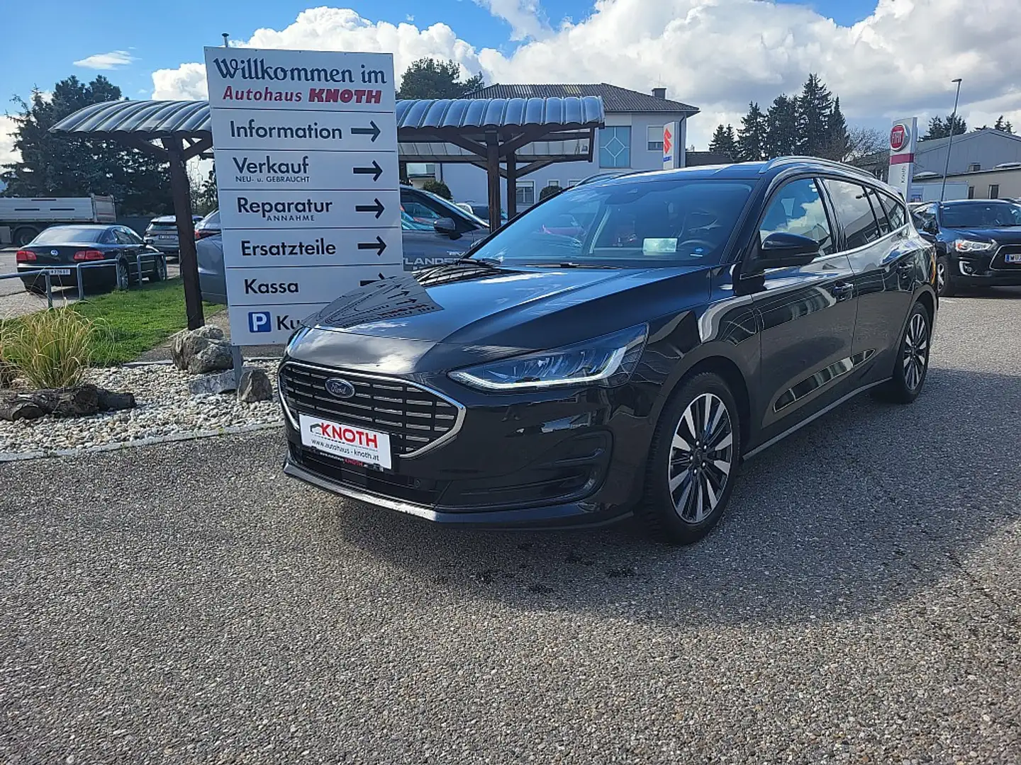 Ford Focus Traveller 1,5 EcoBlue Titanium Aut. Schwarz - 1