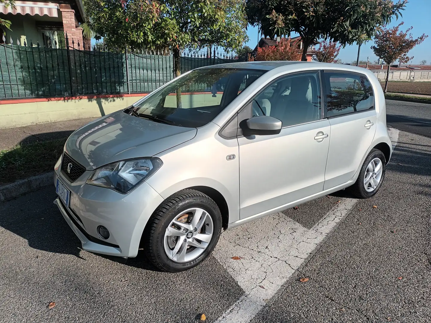 SEAT Mii 5p 1.0 Chic 60cv**39.000 Km** Gris - 1