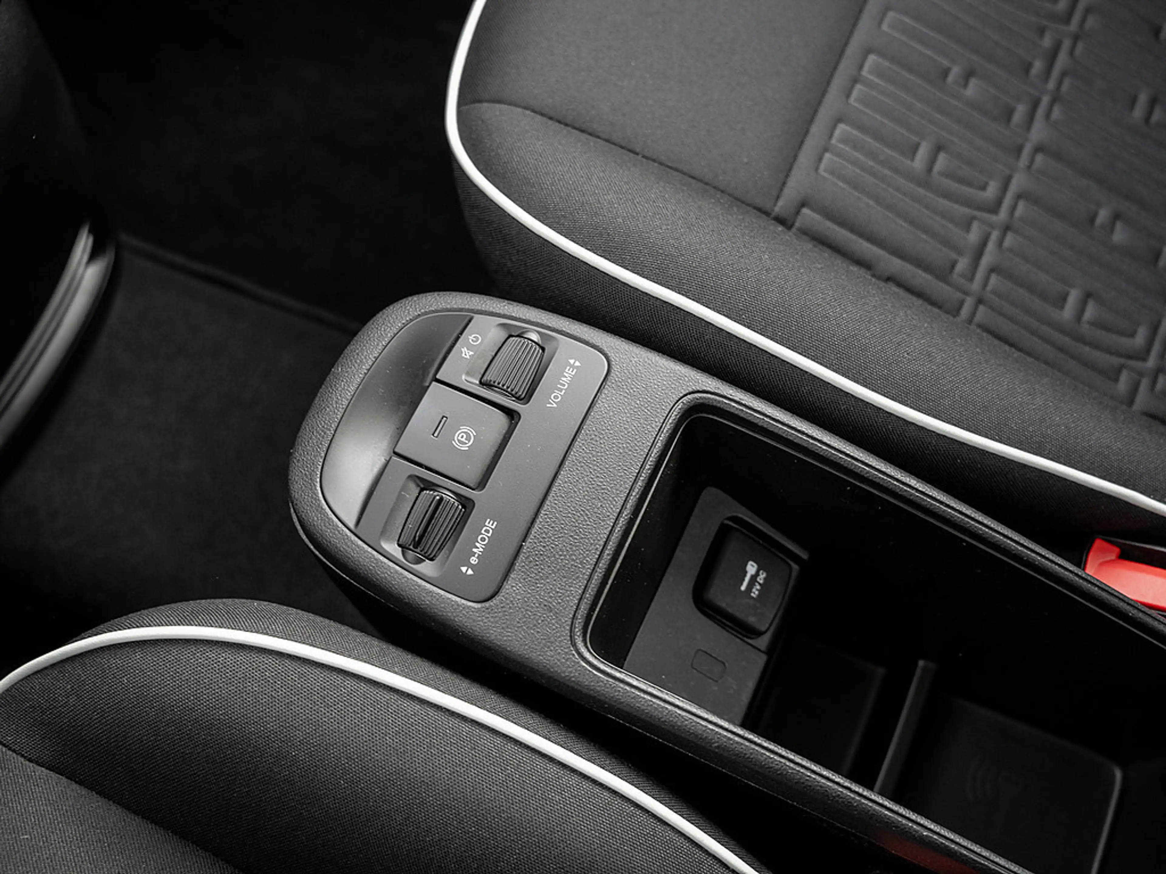 Fiat 500e Base 42kWh - CarPlay, Klimaautomatik, uv — photo 9