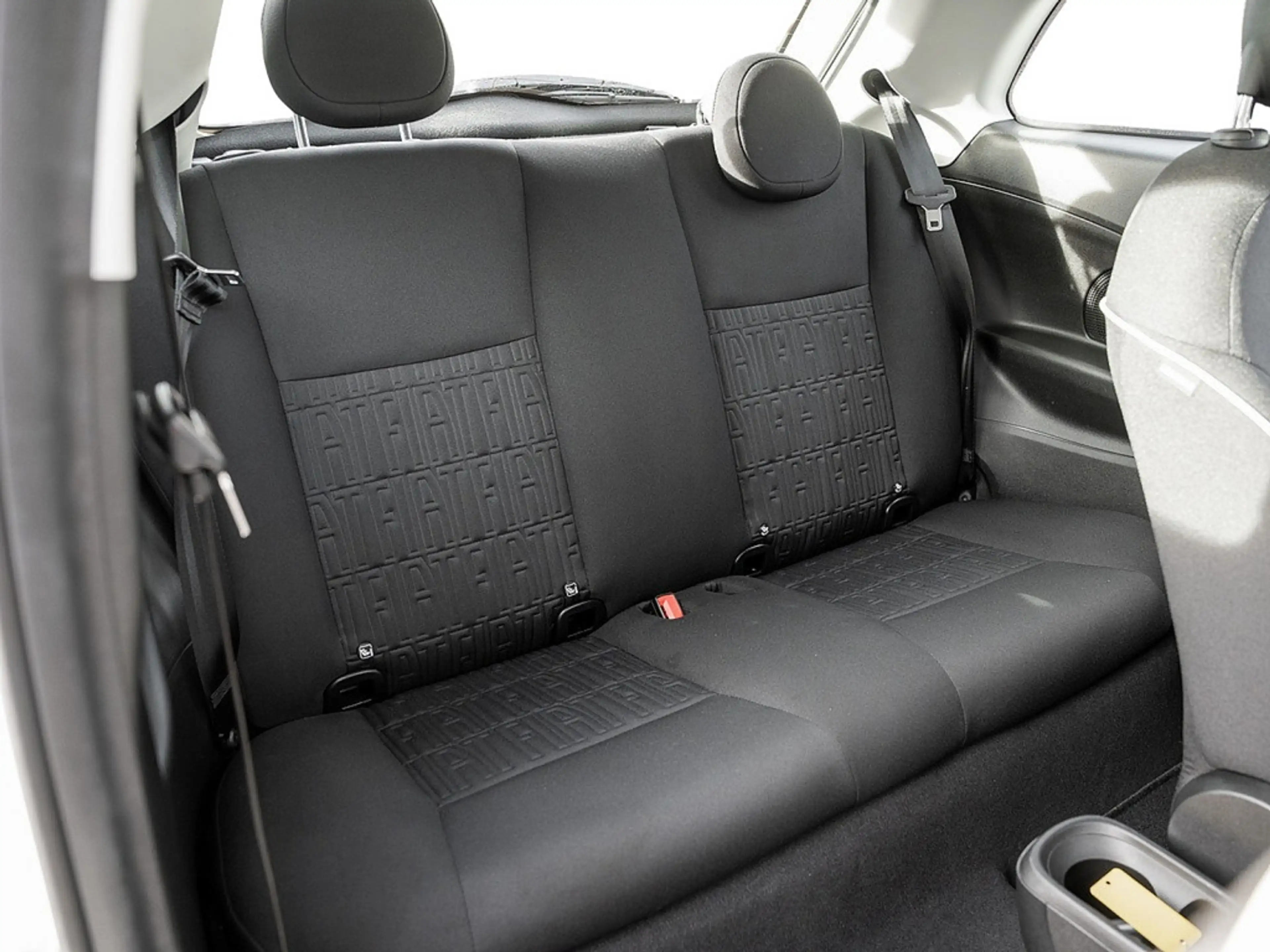 Fiat 500e Base 42kWh - CarPlay, Klimaautomatik, uv — photo 4