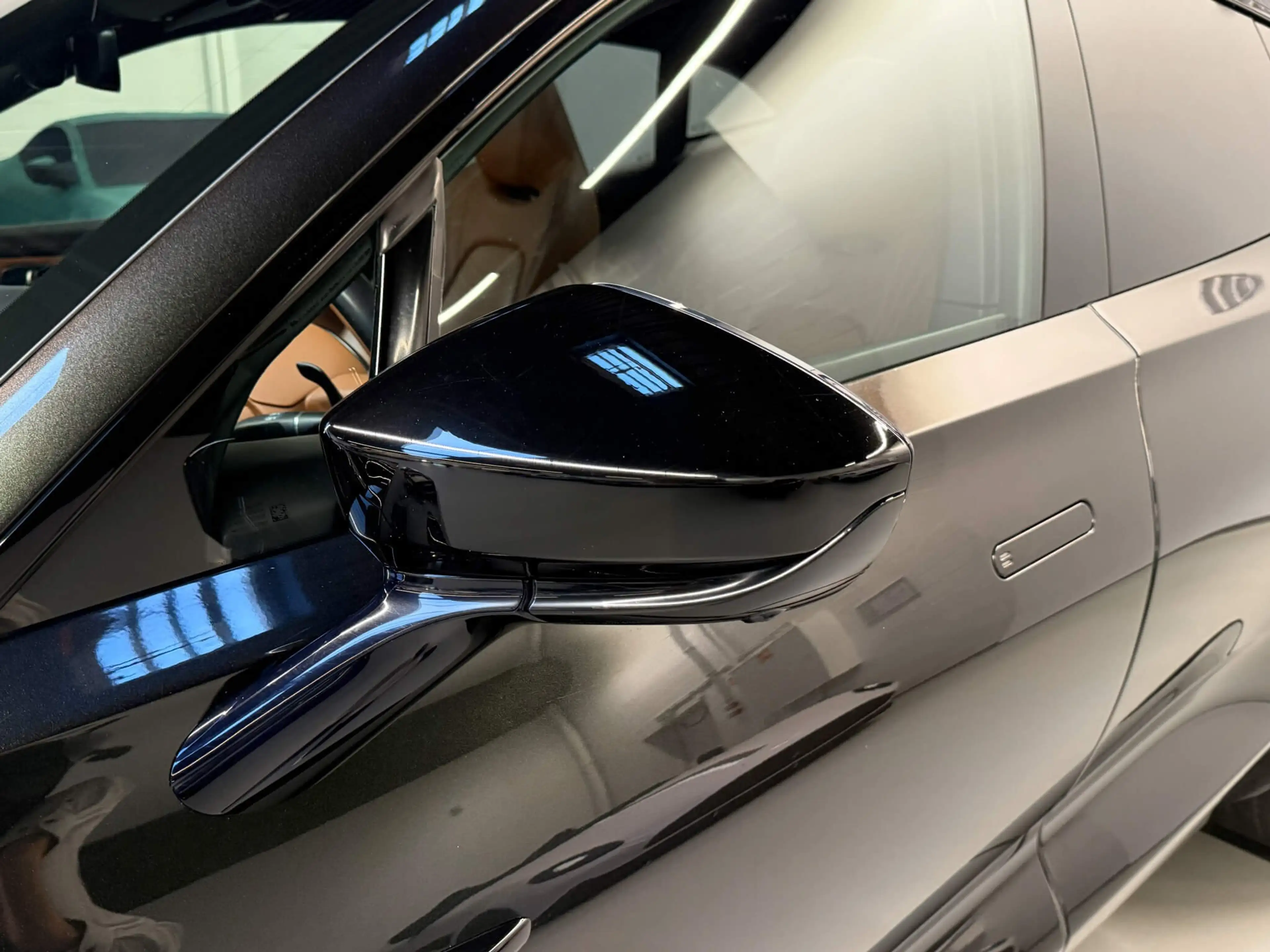 Aston Martin DBX DBX V8 | Aston Martin Brussels — photo 10