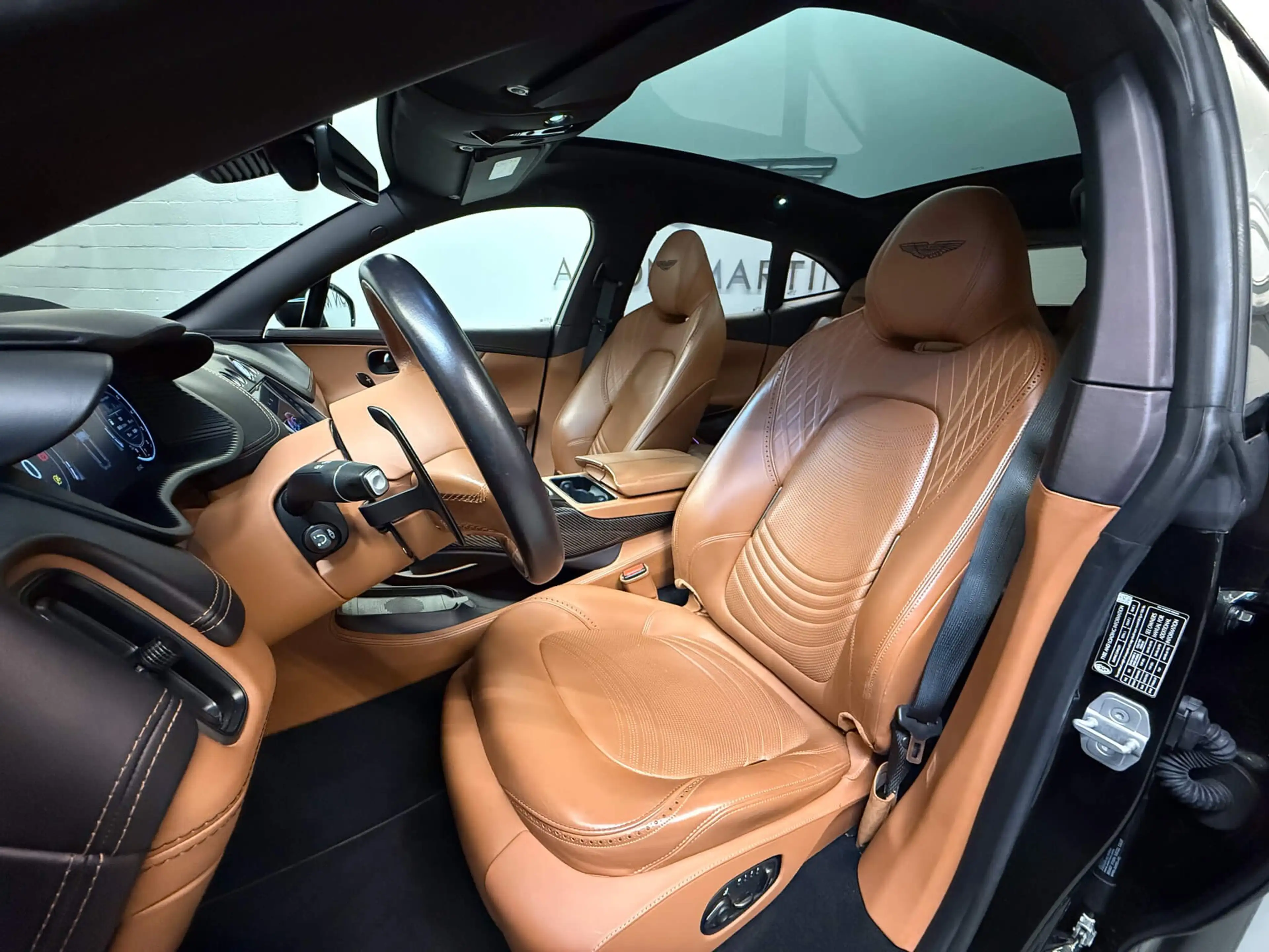 Aston Martin DBX DBX V8 | Aston Martin Brussels — photo 15