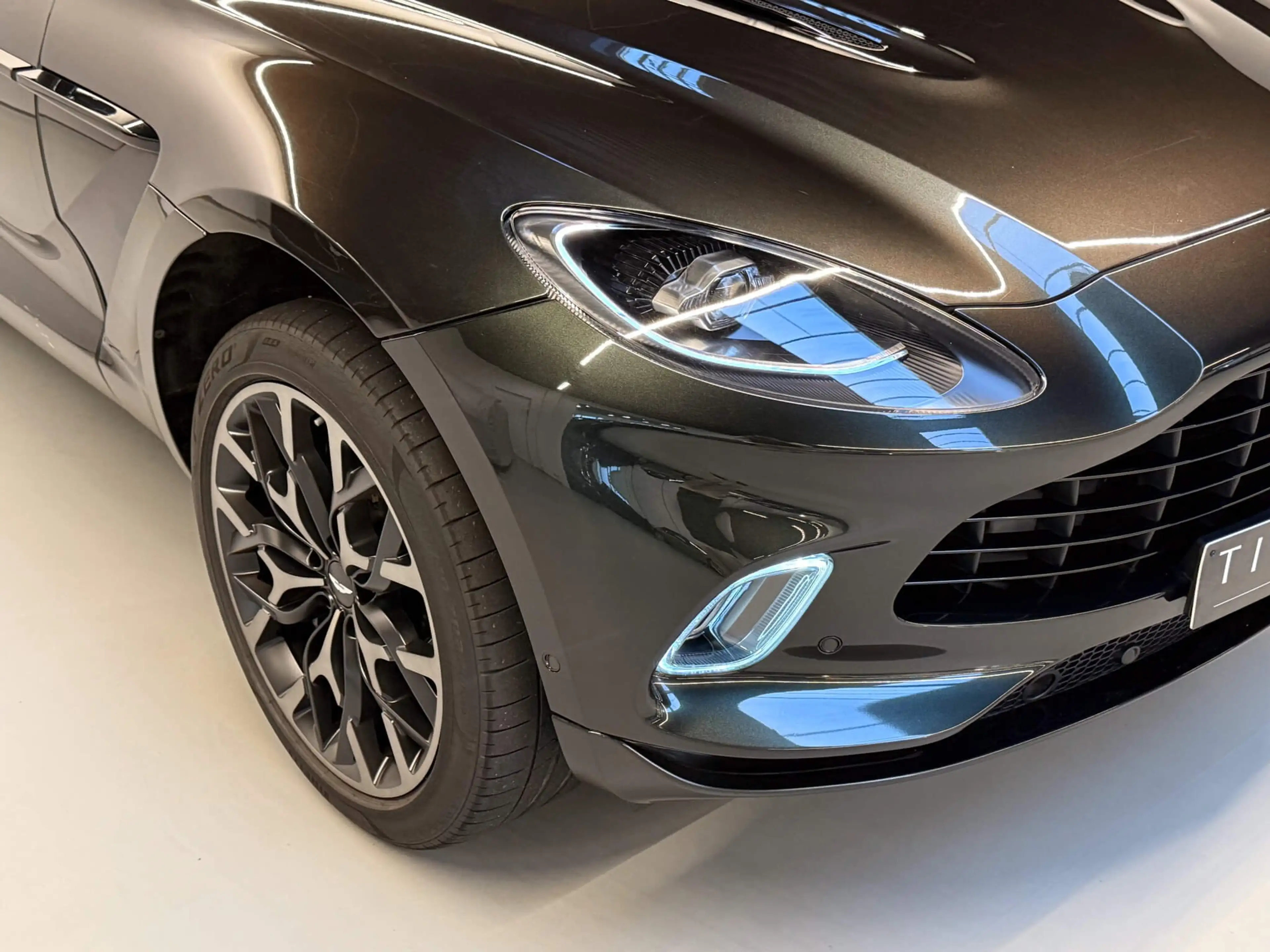 Aston Martin DBX DBX V8 | Aston Martin Brussels — photo 7