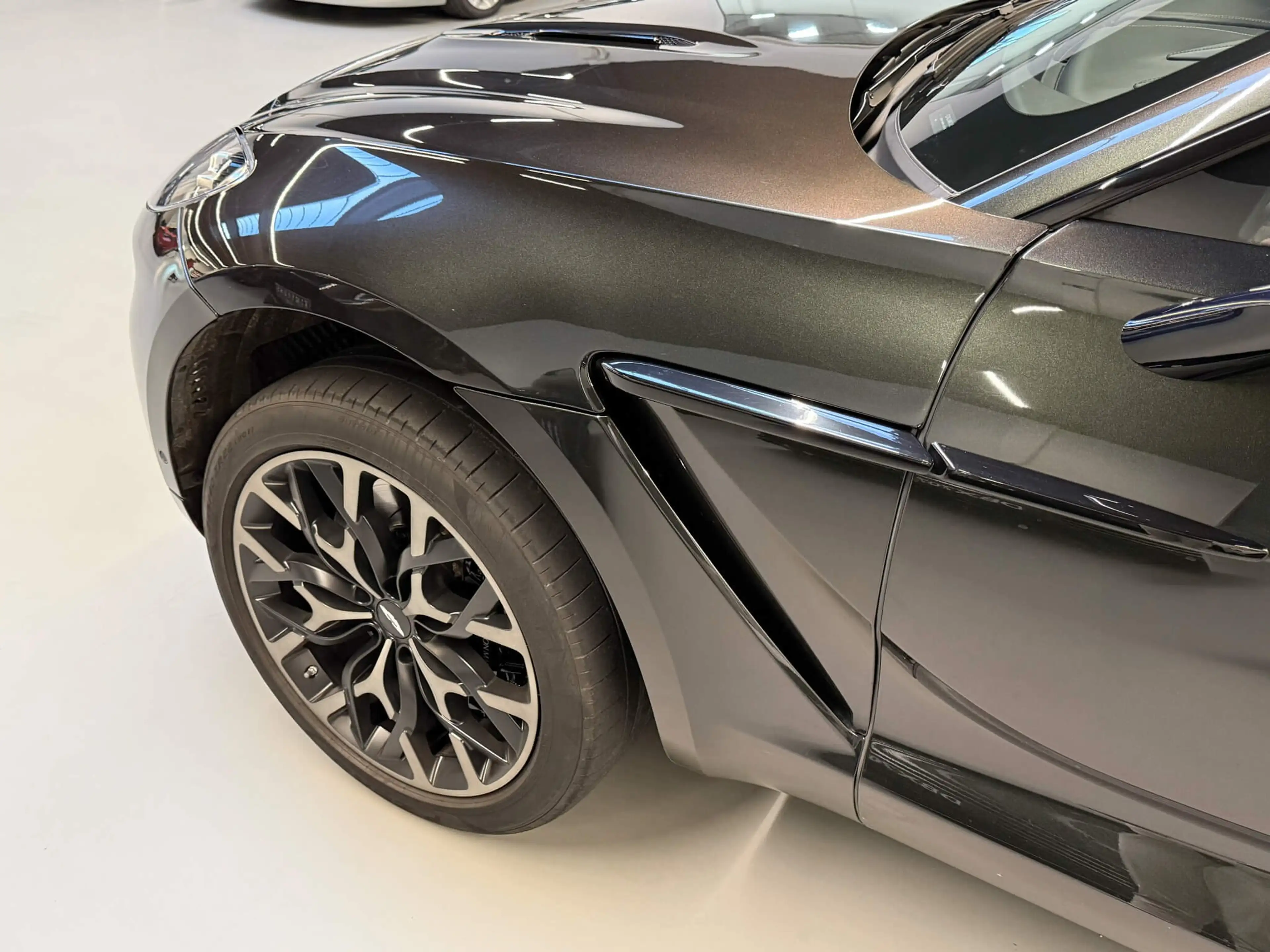 Aston Martin DBX DBX V8 | Aston Martin Brussels — photo 8