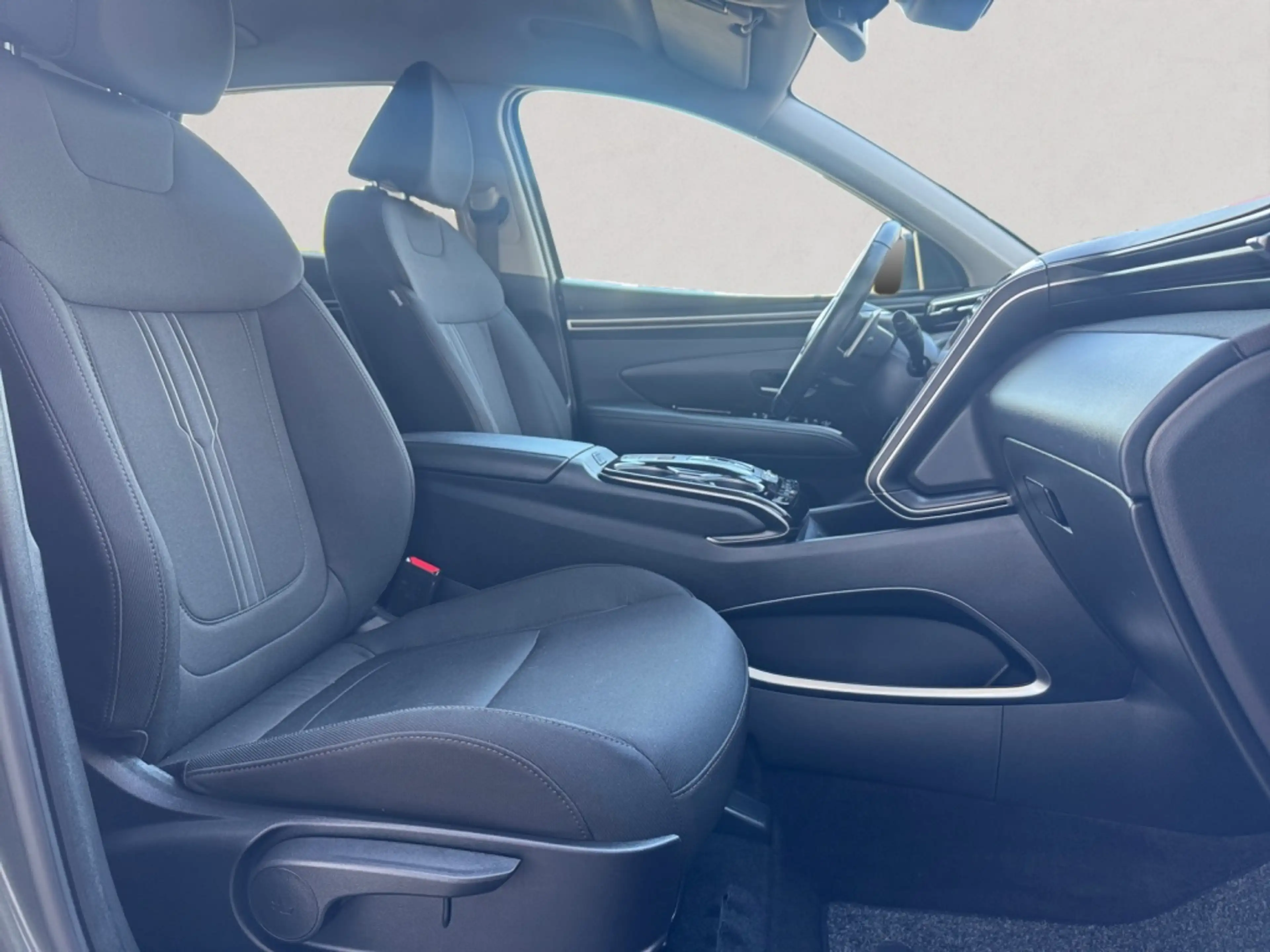 Hyundai TUCSON 1.6 T-GDI HEV Comf — photo 16