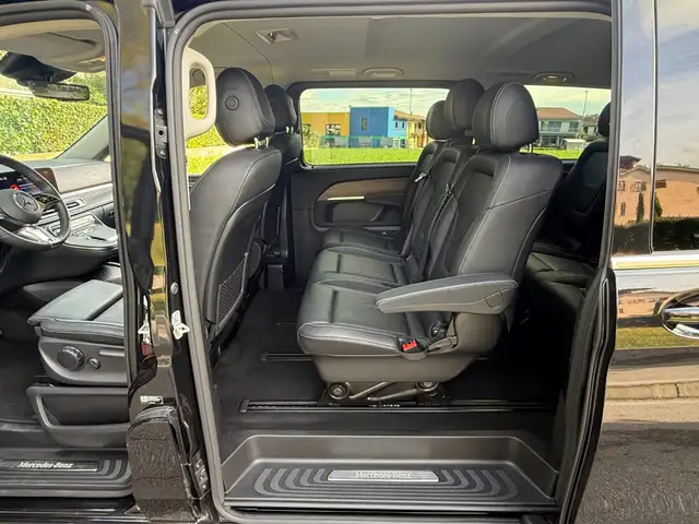 Mercedes-Benz V-Class view 9