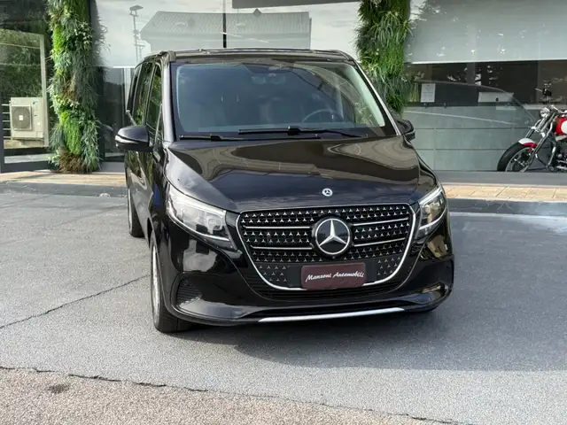 Mercedes-Benz V-Class view 2
