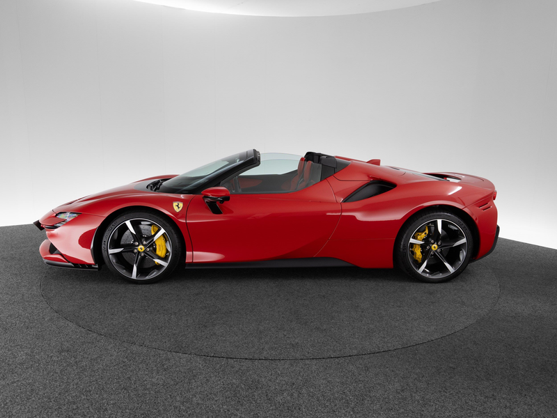 Ferrari SF90 Spider — photo 3