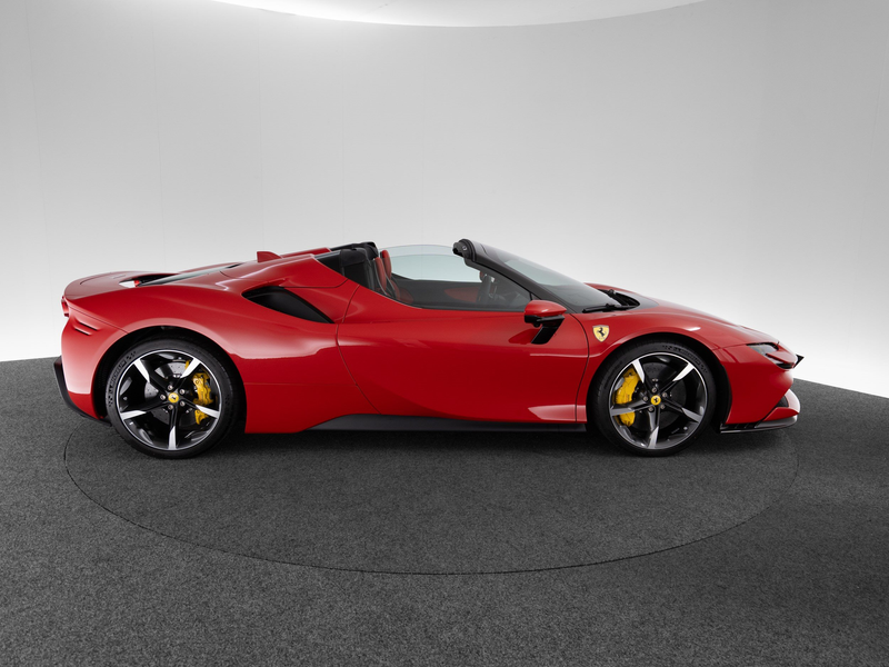 Ferrari SF90 Spider — photo 5