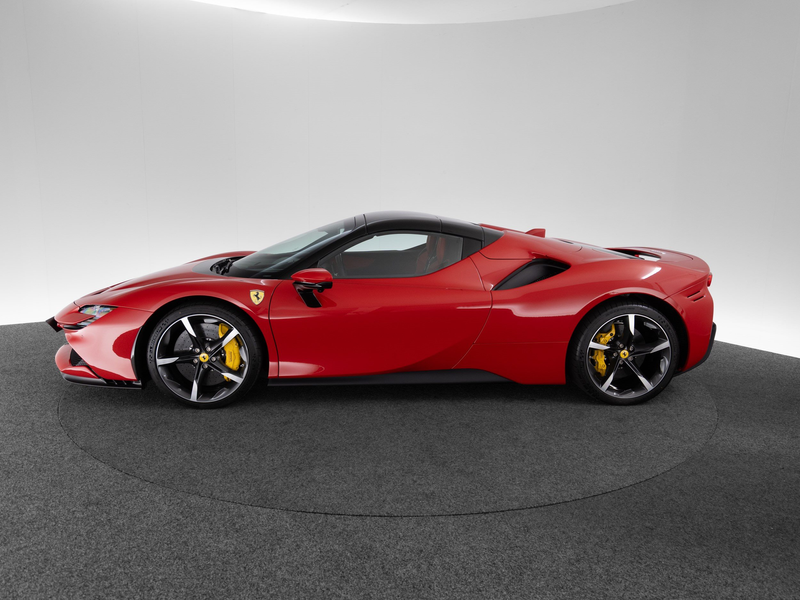 Ferrari SF90 Spider — photo 14
