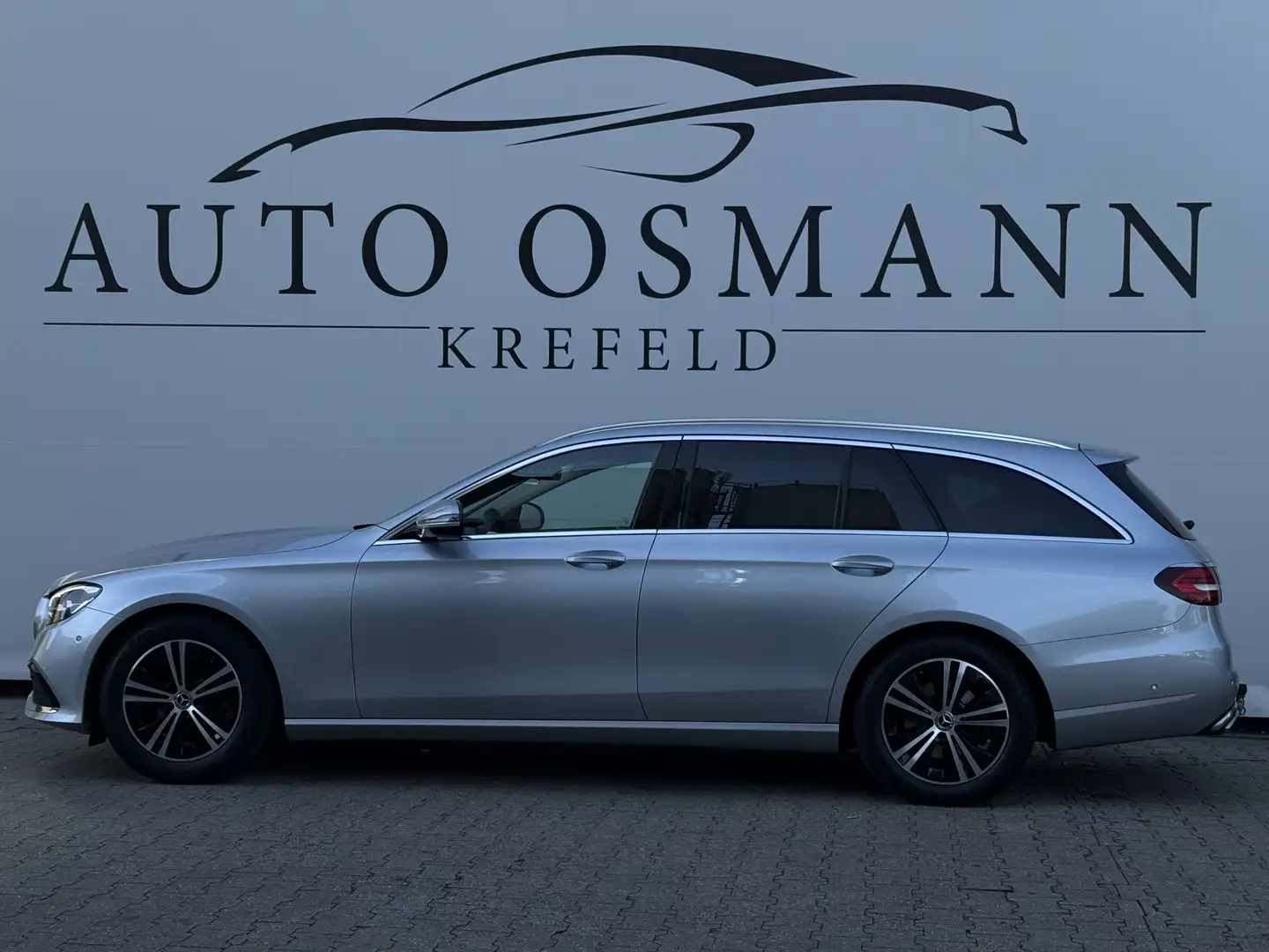 Mercedes-Benz E 220 d T 9G-TRONIC   Aktiver Bremsassist. Argent - 2