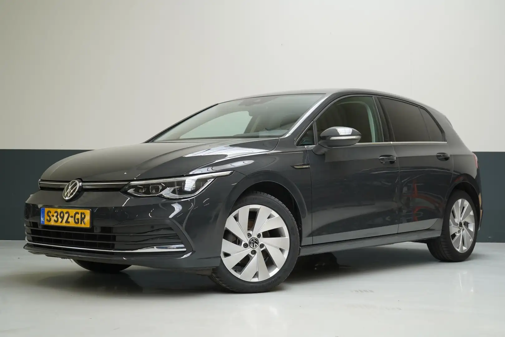 Volkswagen Golf 1.5 eTSI 150pk Style Automaat | Navigatie | Parkee Grijs - 1