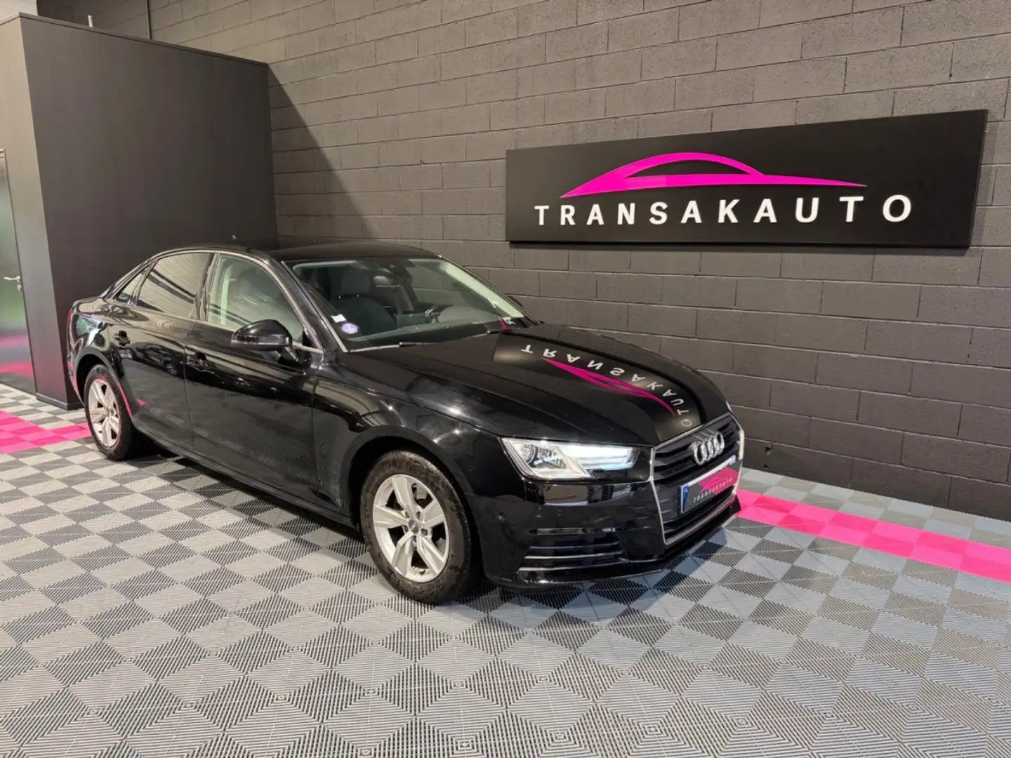 Audi A4 BUSINESS 1.4 TFSI 150 S tronic 7 Business Line Zwart - 1