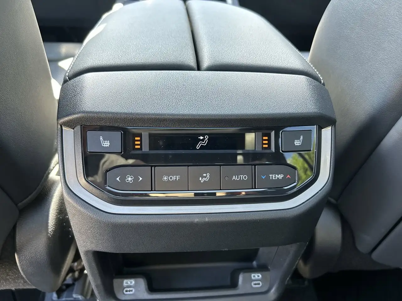 Lexus TX снимка Lexus TX