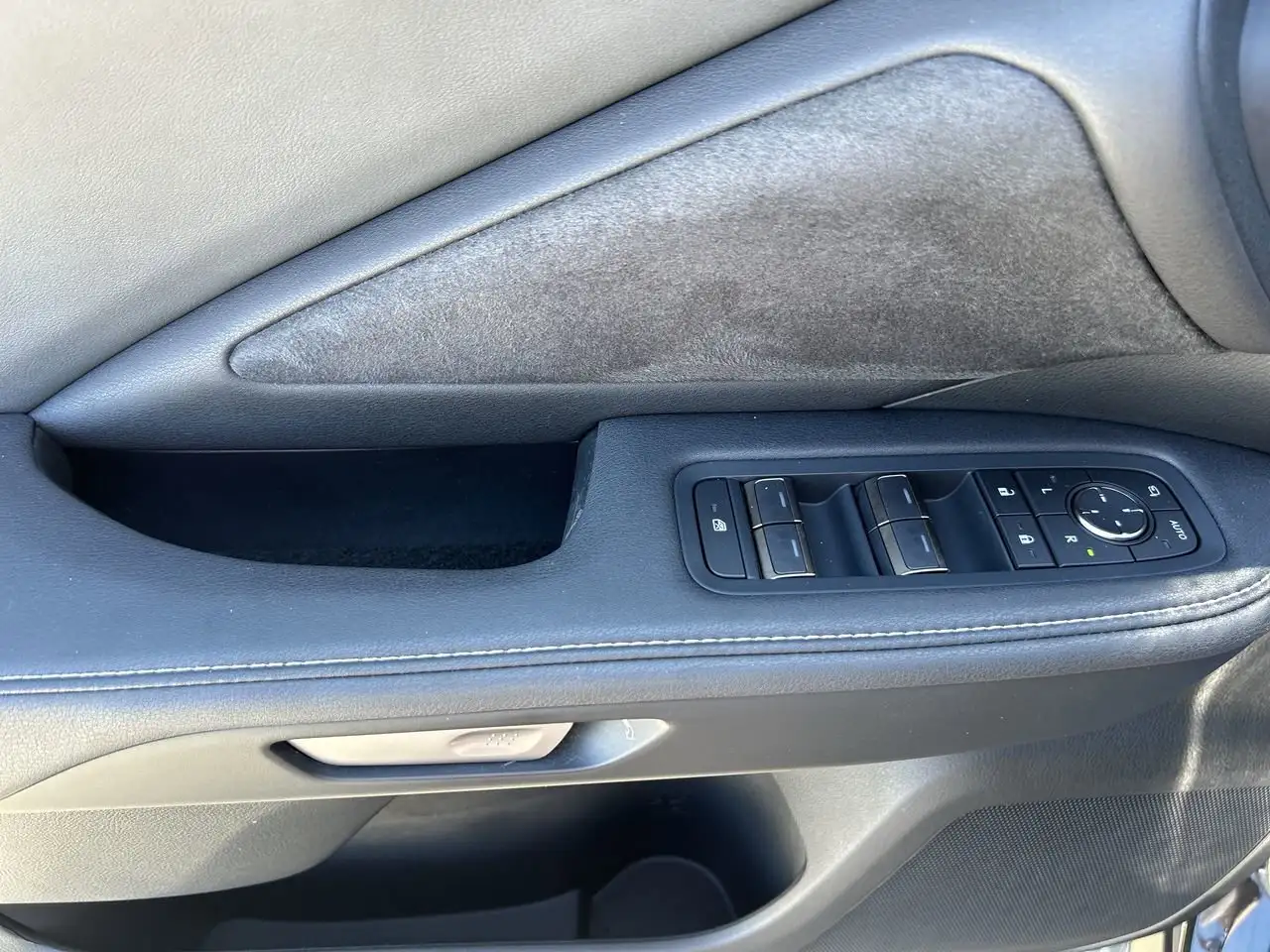 Lexus TX снимка Lexus TX