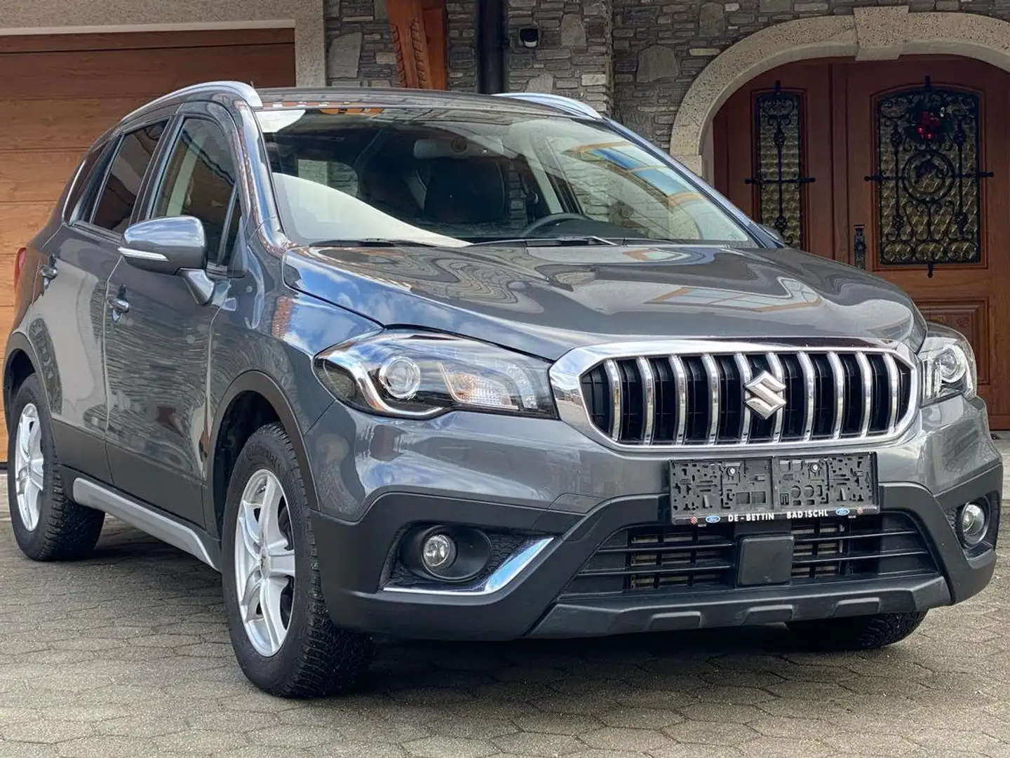 Suzuki SX4 S-Cross 1,6+DDiS+Allgrip+shine Grau - 1