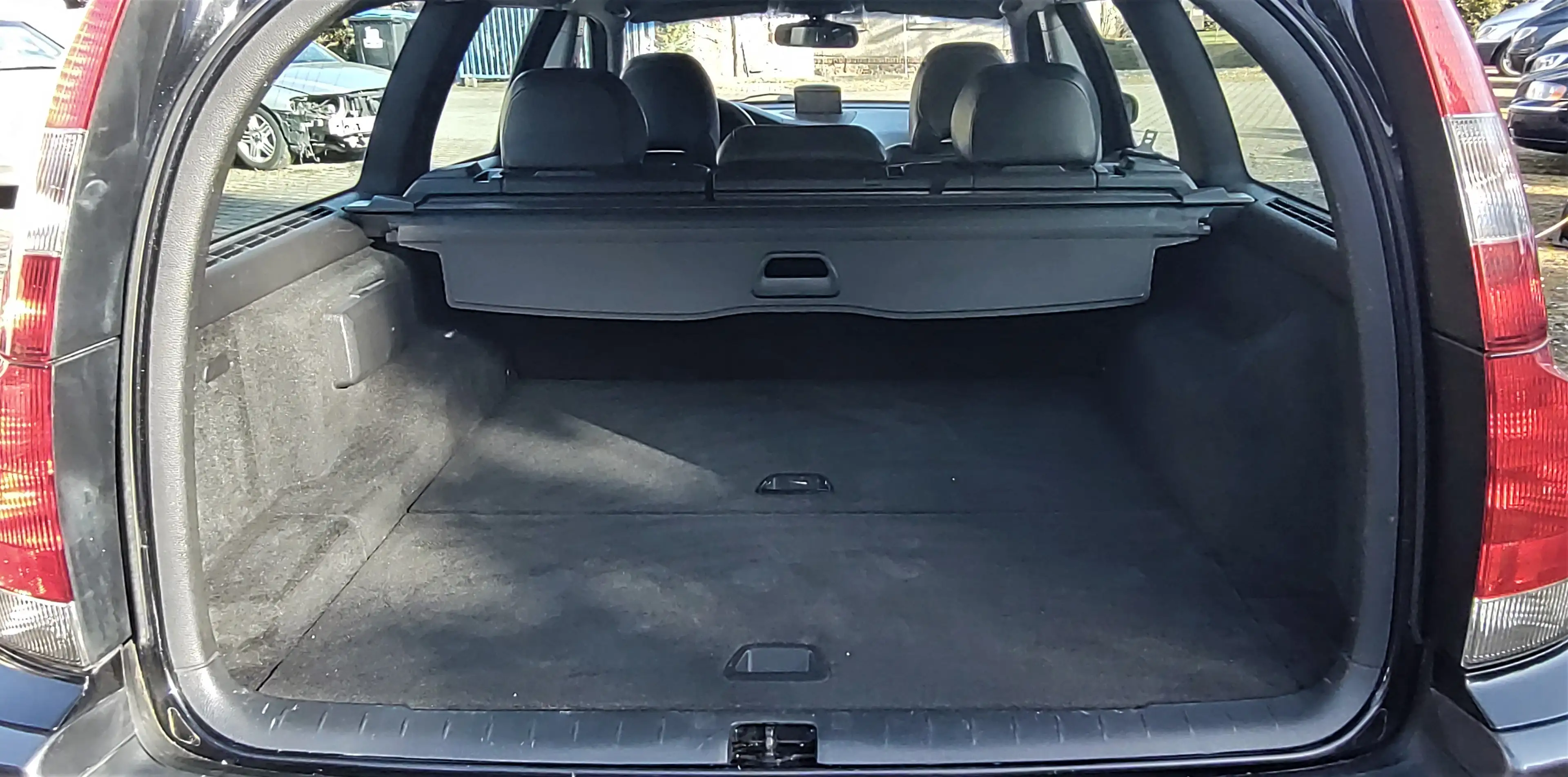Volvo V70 V70 2.4 Black Edition AHK TÜV 1.Hand — photo 14