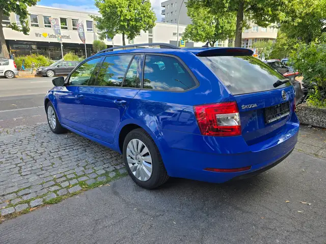 Skoda Octavia view 3
