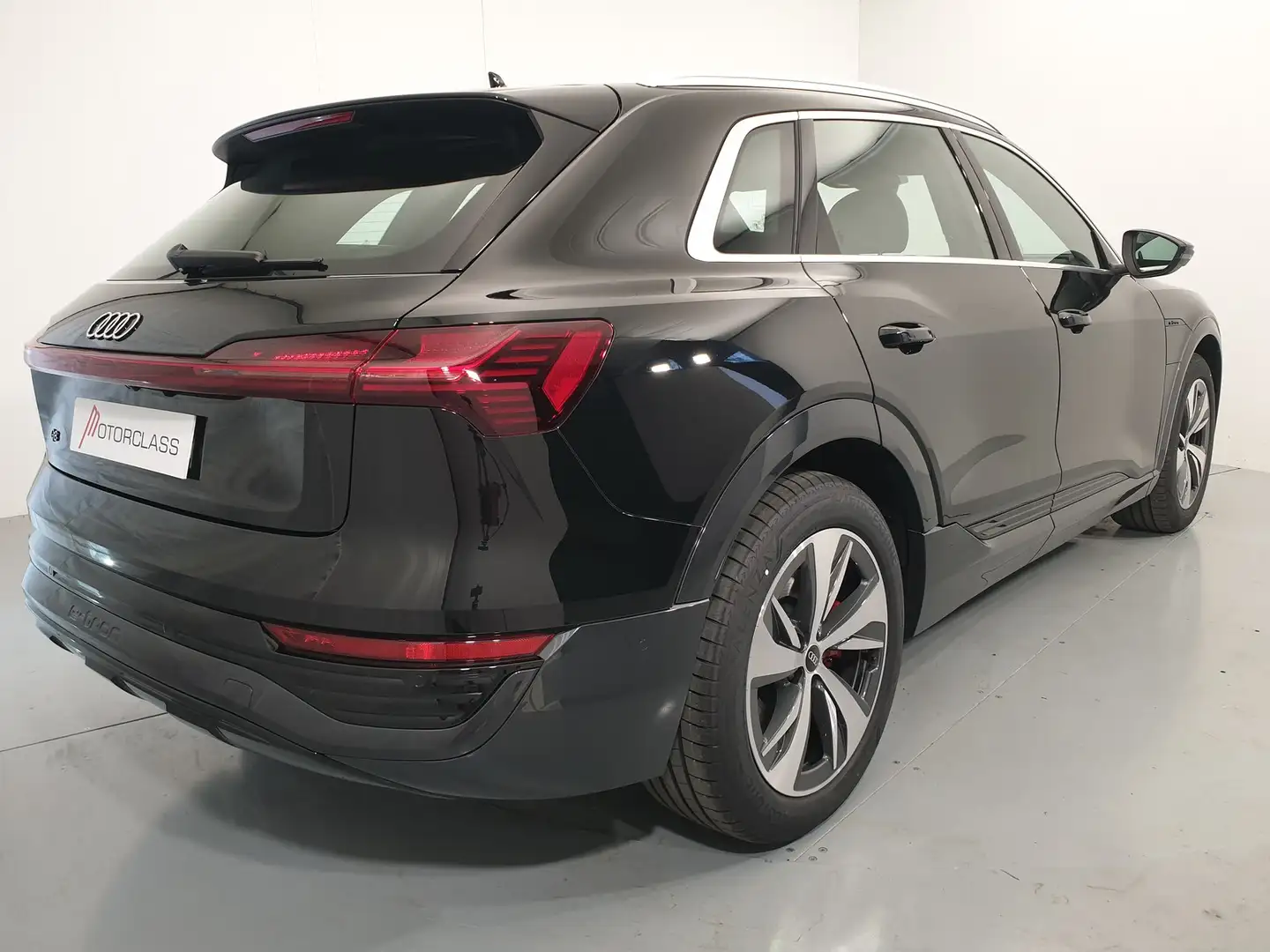 Audi Q8 e-tron 55 quattro Schwarz - 2