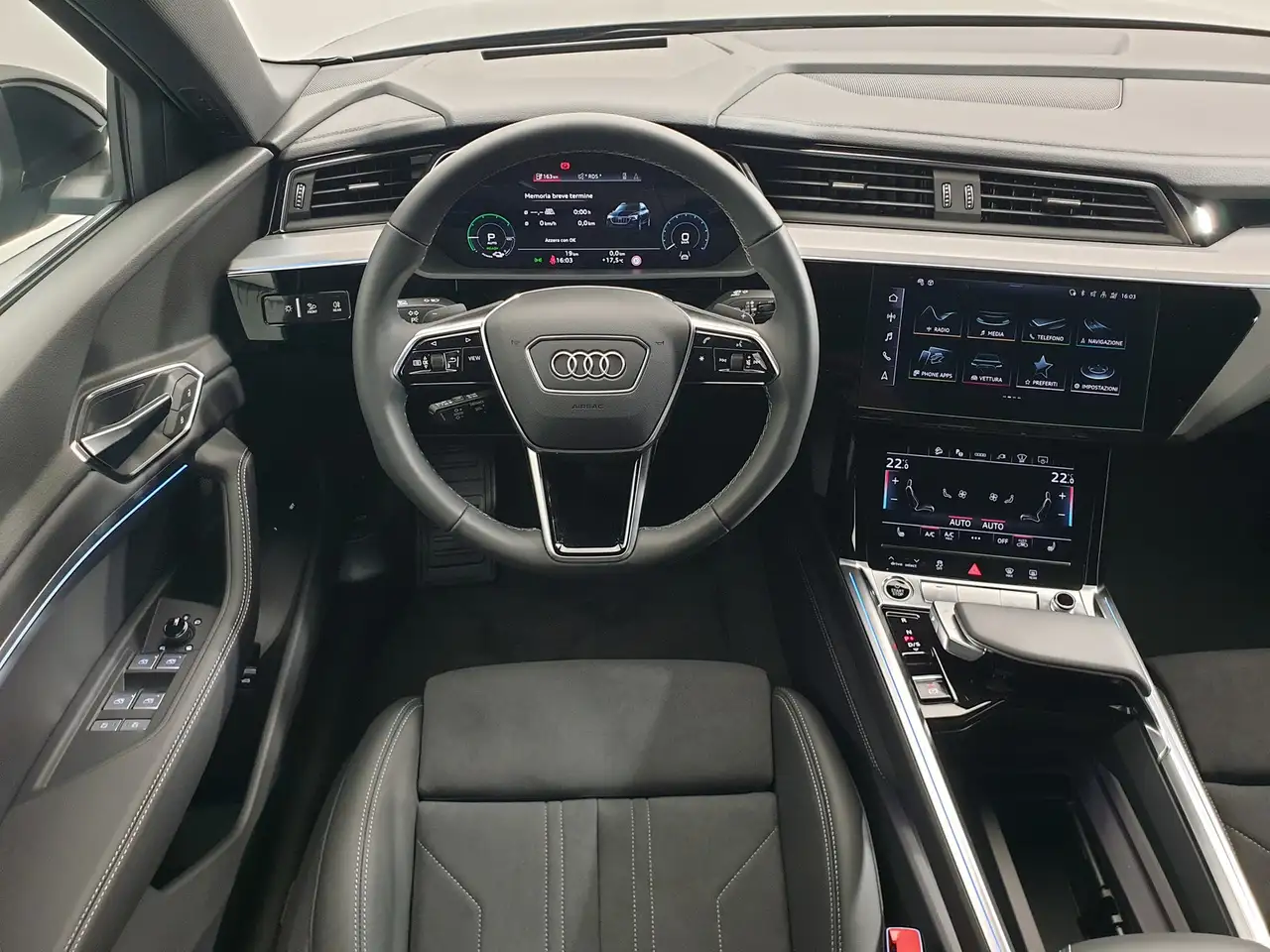 Audi Q8 e-tron 55 quattro 3