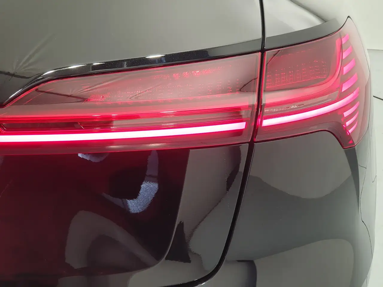 Audi Q8 e-tron 55 quattro 10