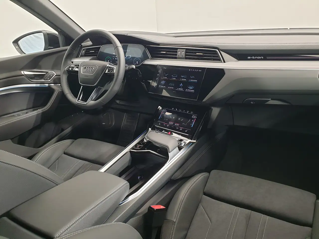 Audi Q8 e-tron 55 quattro 4