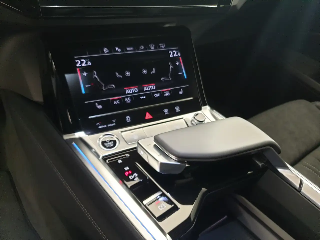 Audi Q8 e-tron 55 quattro 5