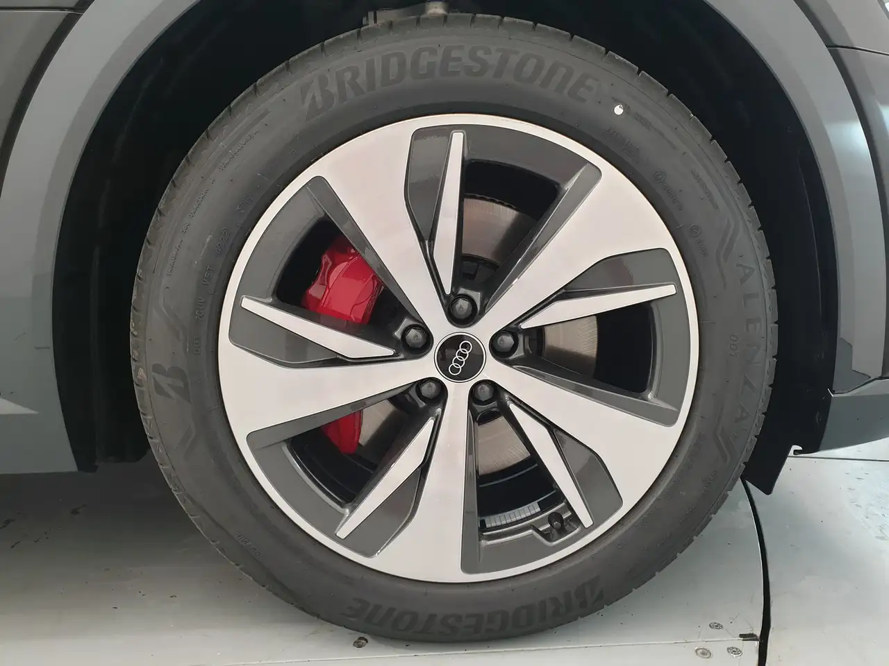 Audi Q8 e-tron 55 quattro 11