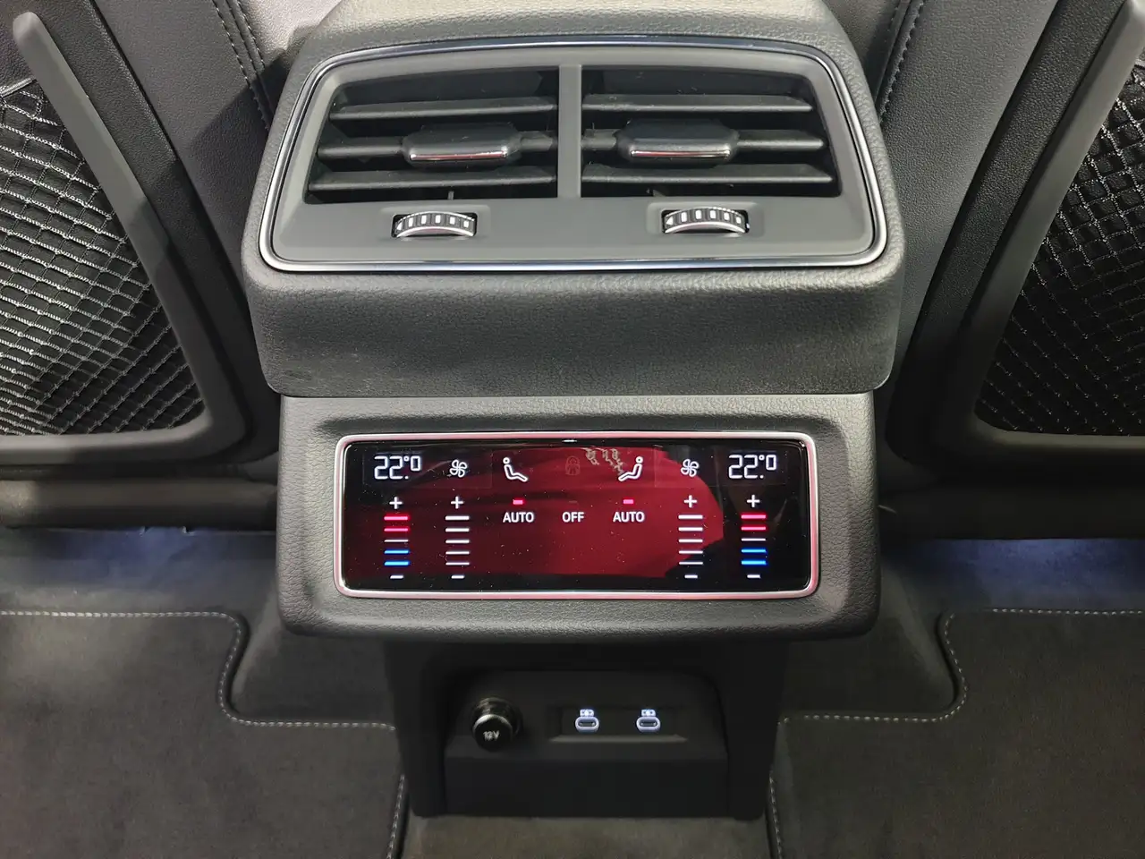 Audi Q8 e-tron 55 quattro 6