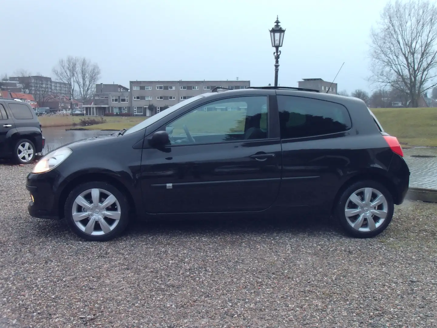 Renault Clio 1.4-16V Expression Schwarz - 2