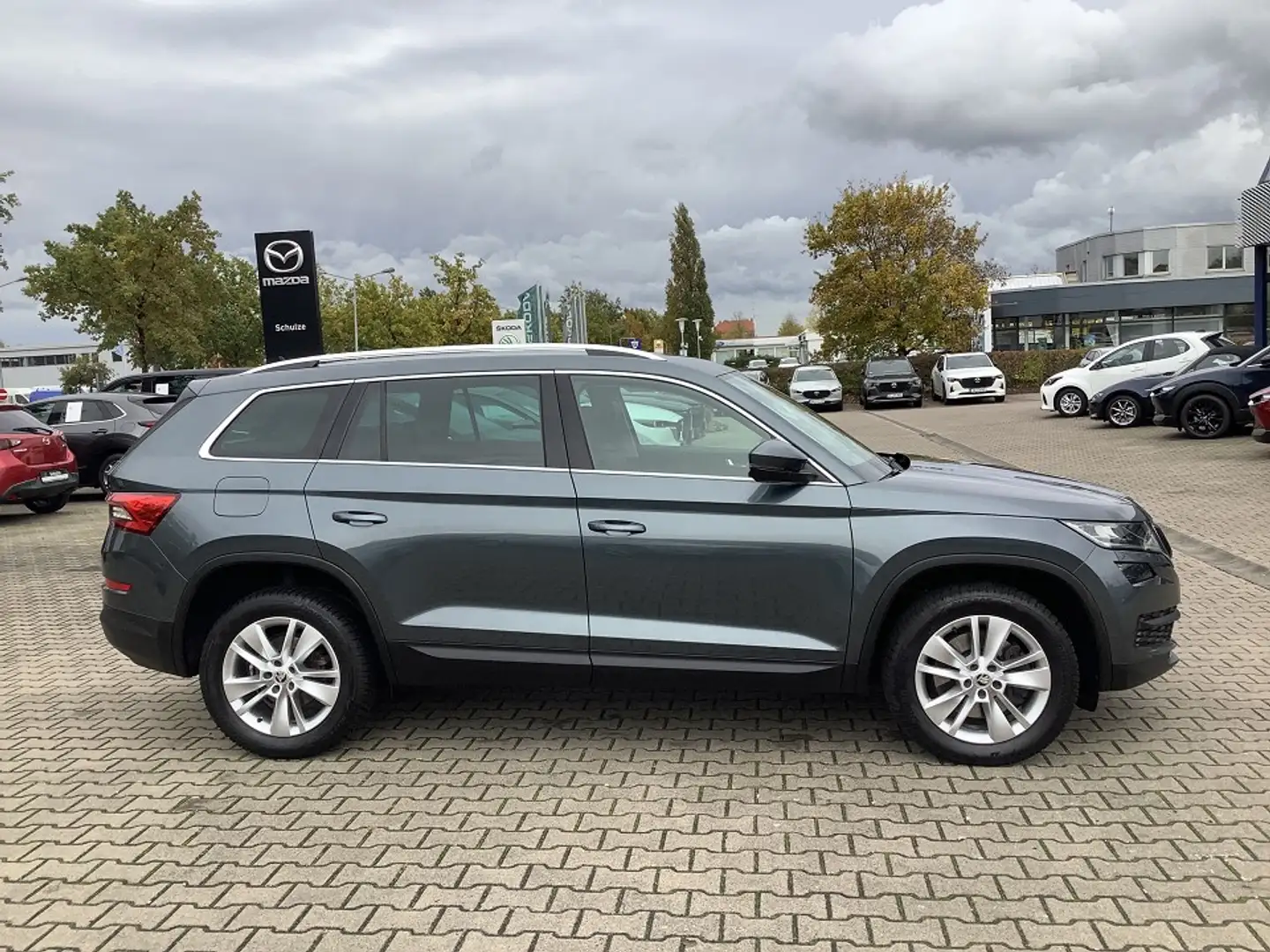 Skoda Kodiaq 2.0 TDI Style 4x4 AHK schwenkbar winterbereift Grau - 2