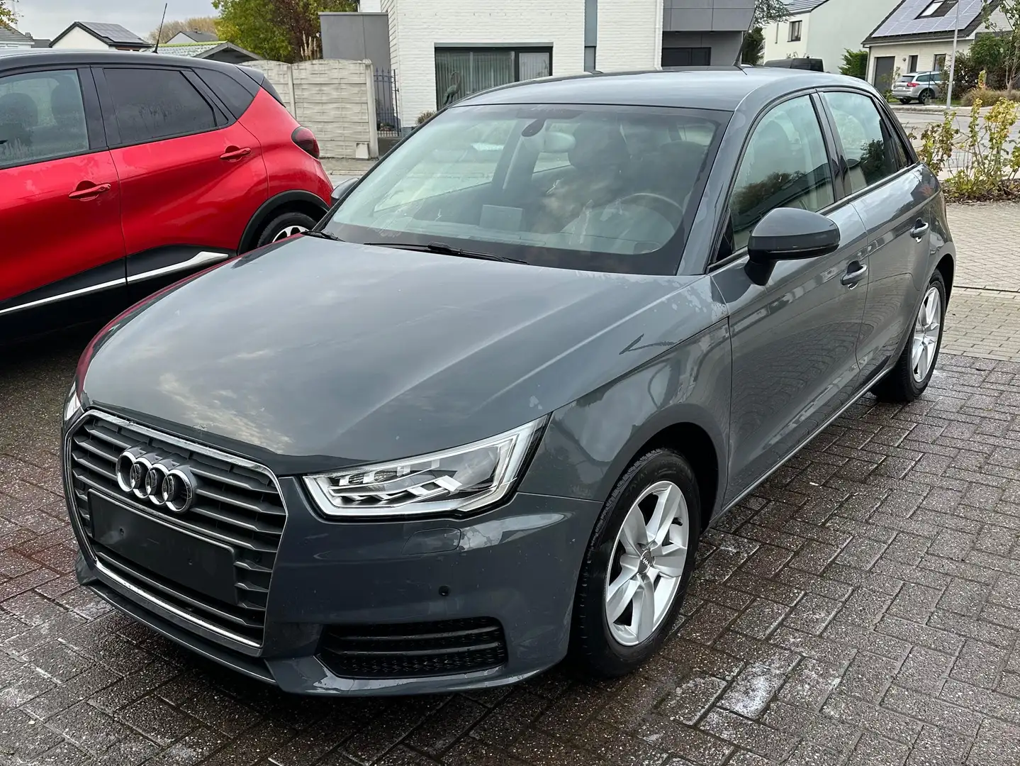 Audi A1 A1 1.0 TFSI ultra Sportback Grijs - 1