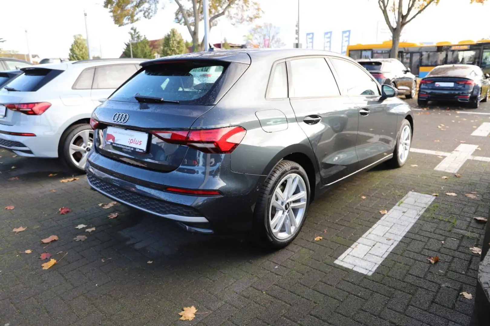 Audi A3 35 TFSI Advanced ACC/Kamera/Navi/AH Grau - 2