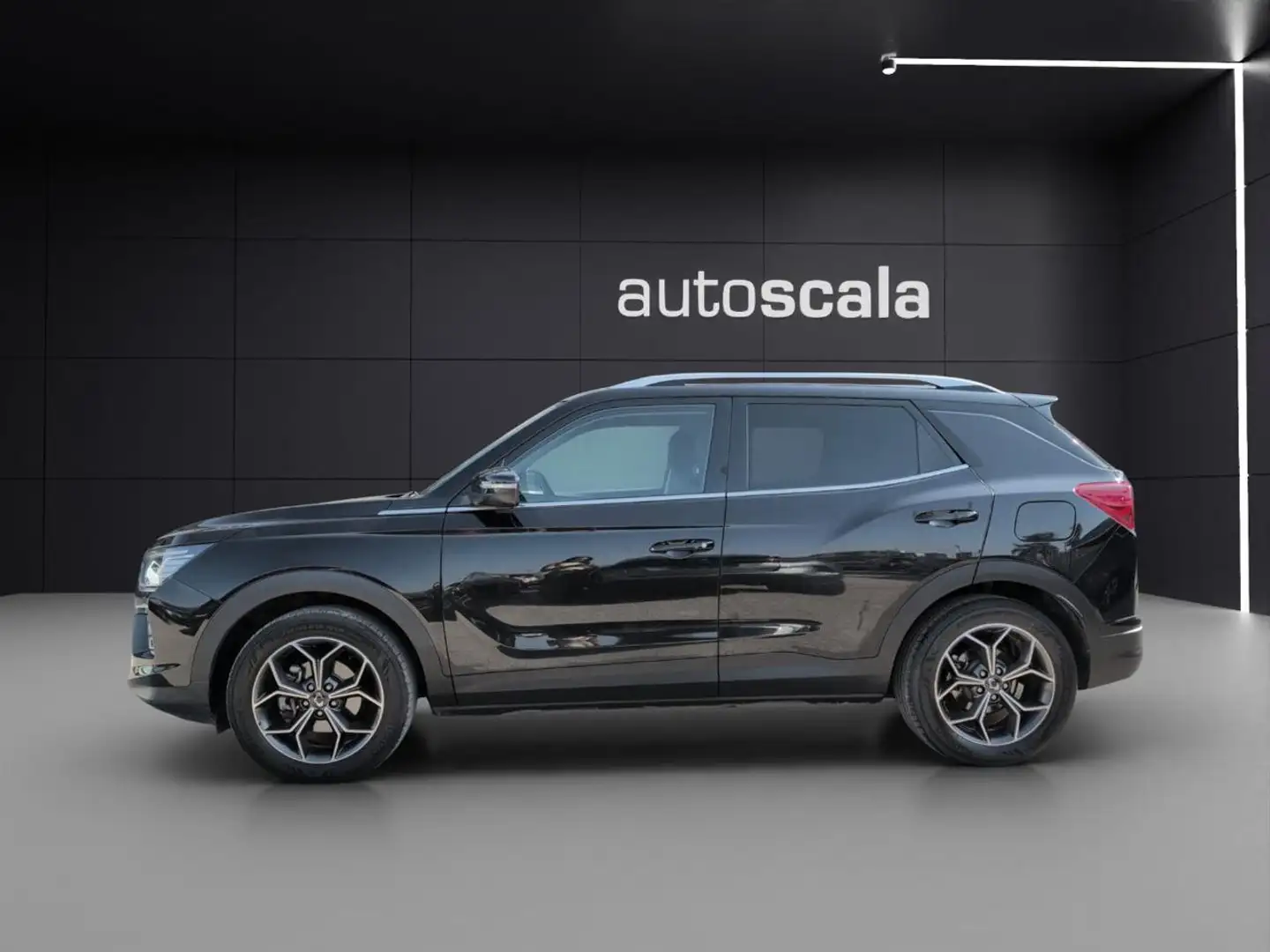 SsangYong Korando 1.6 Diesel 2WD Icon Czarny - 2