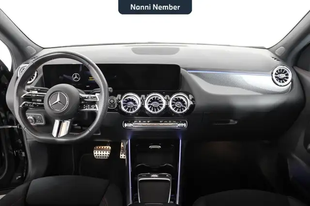 Mercedes-Benz GLA view 9