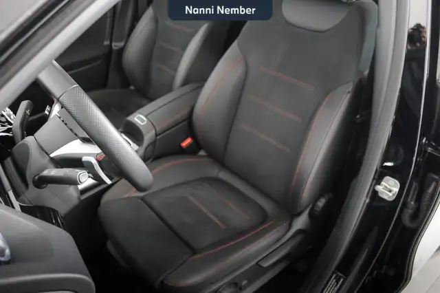 Mercedes-Benz GLA view 12