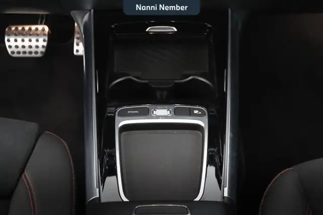 Mercedes-Benz GLA view 11