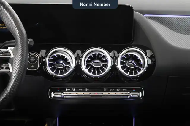 Mercedes-Benz GLA view 10