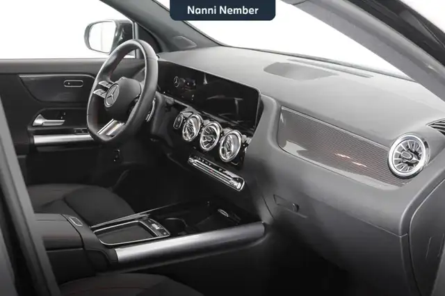 Mercedes-Benz GLA view 6