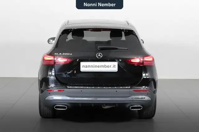 Mercedes-Benz GLA view 4