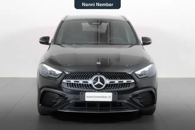Mercedes-Benz GLA view 2