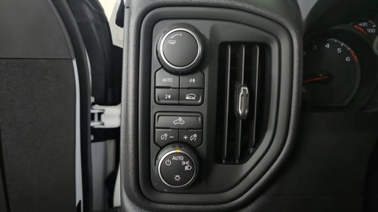 Chevrolet Silverado 1500 photo Chevrolet Silverado 1500