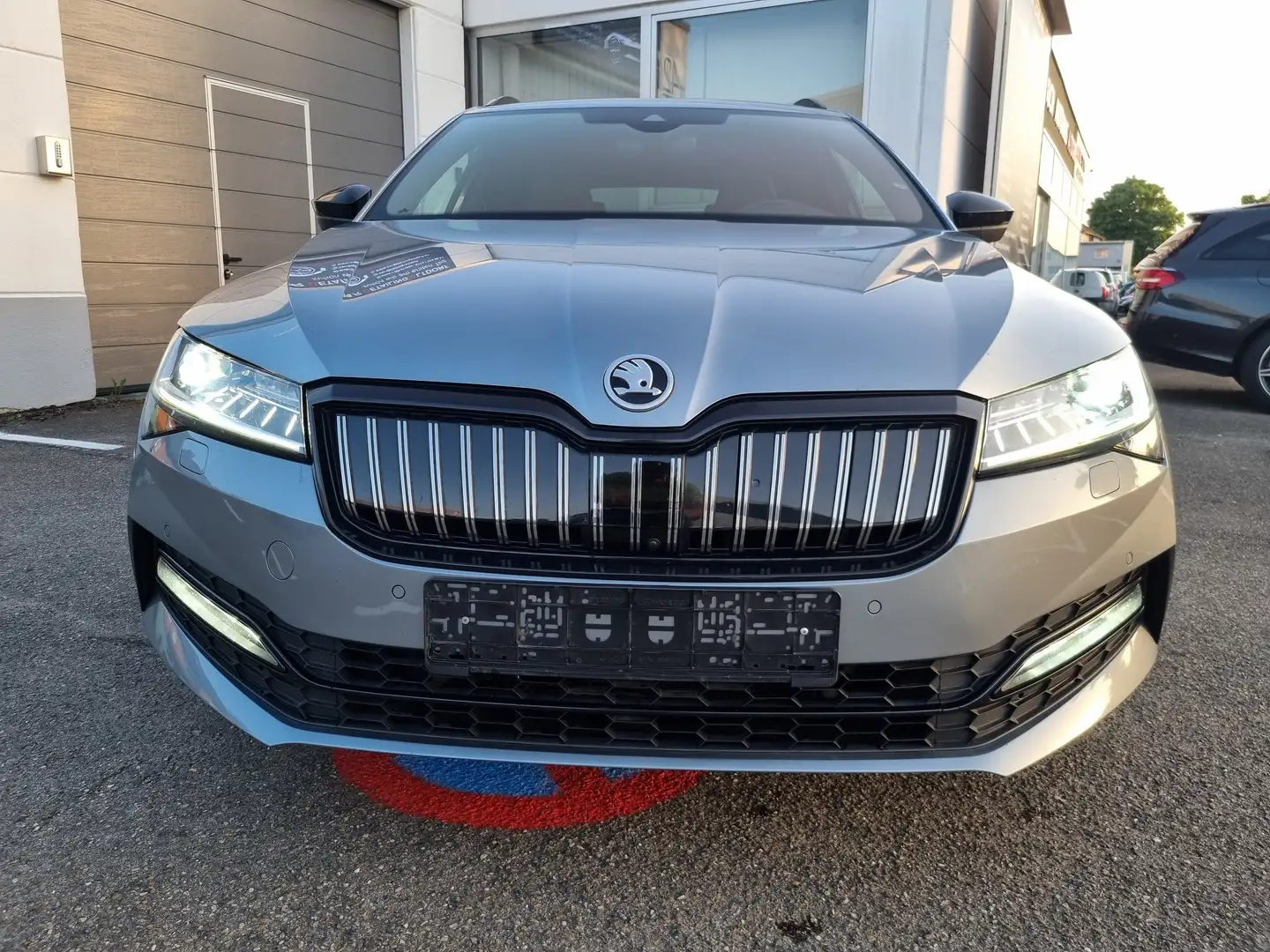 Skoda Superb Sportline iV Matrix 360°Kam DCC AHK Digi Canton Grau - 2