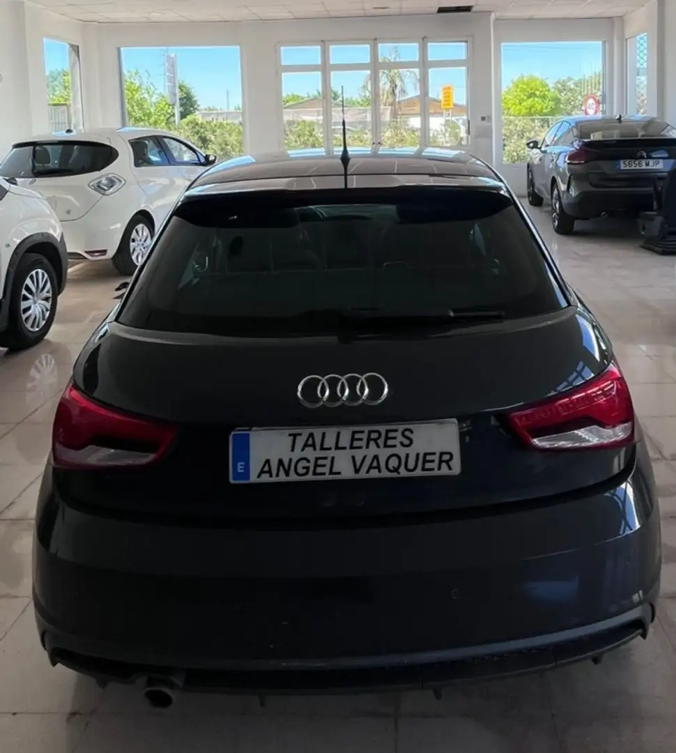 Audi A1 Pequeño Manual de 5 Puertas Gris - 1