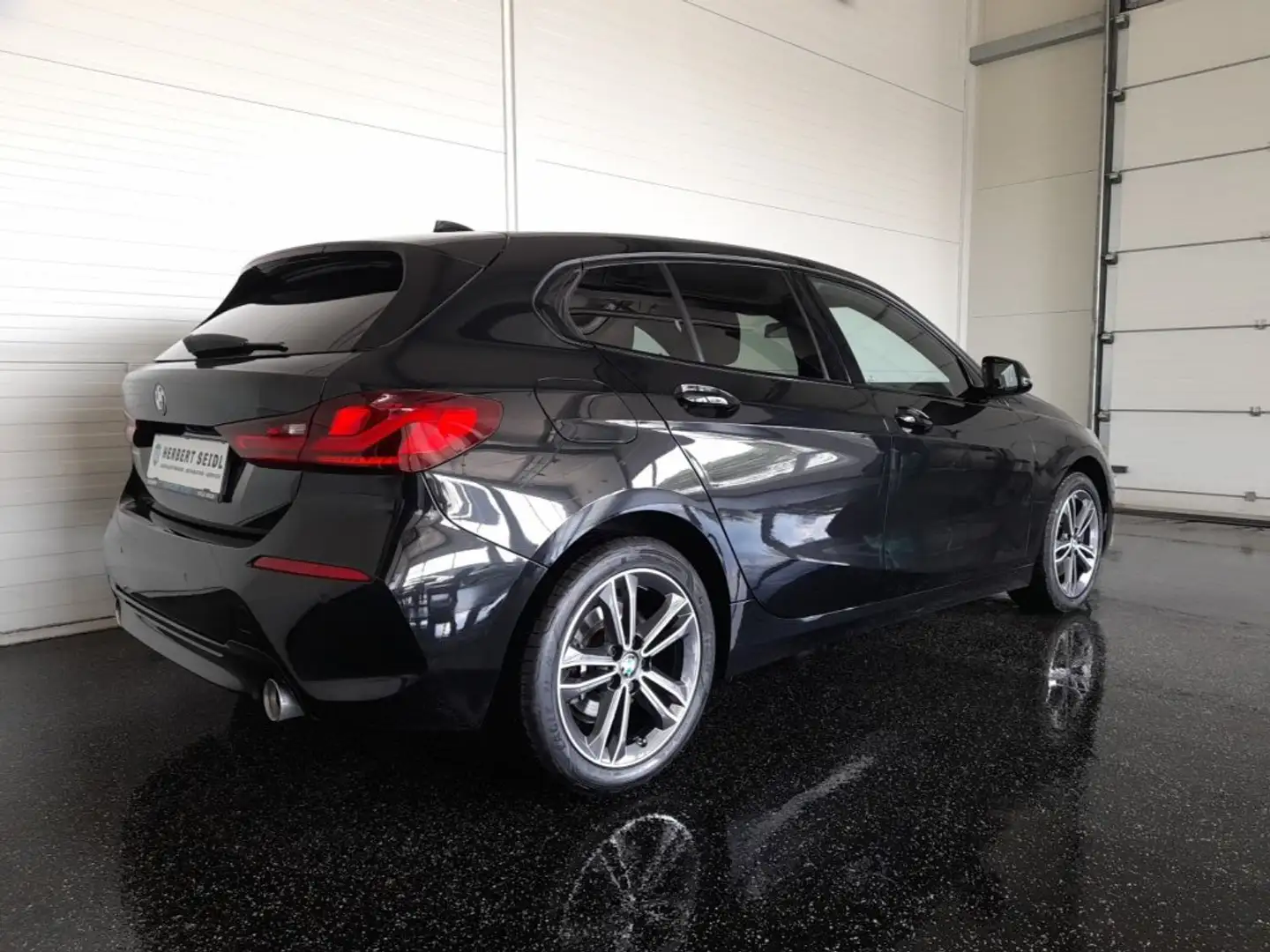BMW 118 d SPORTLINE Aut. *VOLL LED & FLA / NAVI / LIVE COCKPIT PROF. / TEILLEDER / KLIMAAUT.* Schwarz - 2