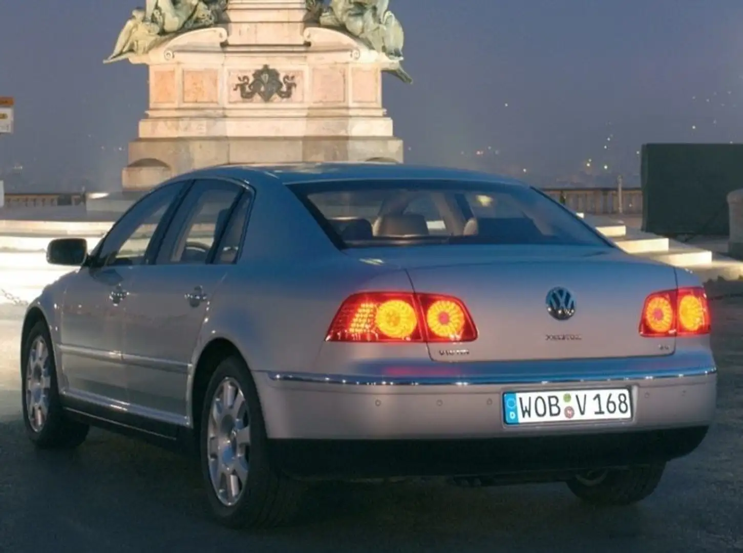 Volkswagen Phaeton 5.0 TDI 4p. FIRST OWNER! Less than 500 ever built Grijs - 1