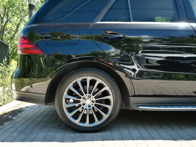 Mercedes-Benz Gle view 9
