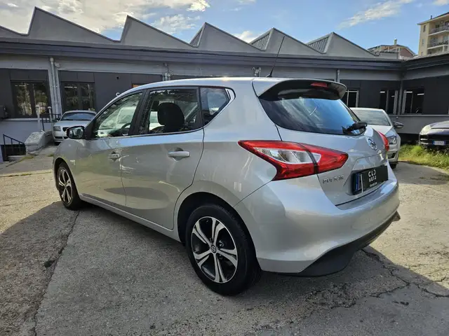 Nissan Pulsar view 4