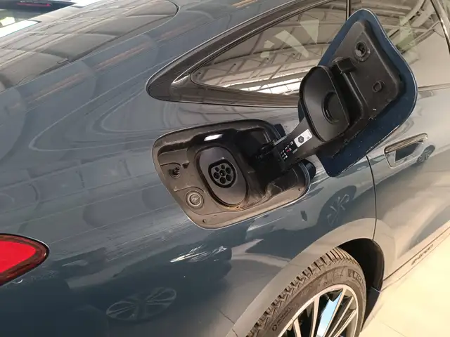 Audi A6 e-tron view 21
