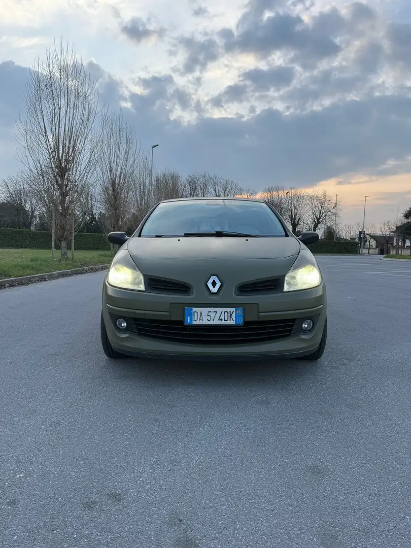 Renault Clio 3p 1.2 16v Confort Verde - 1